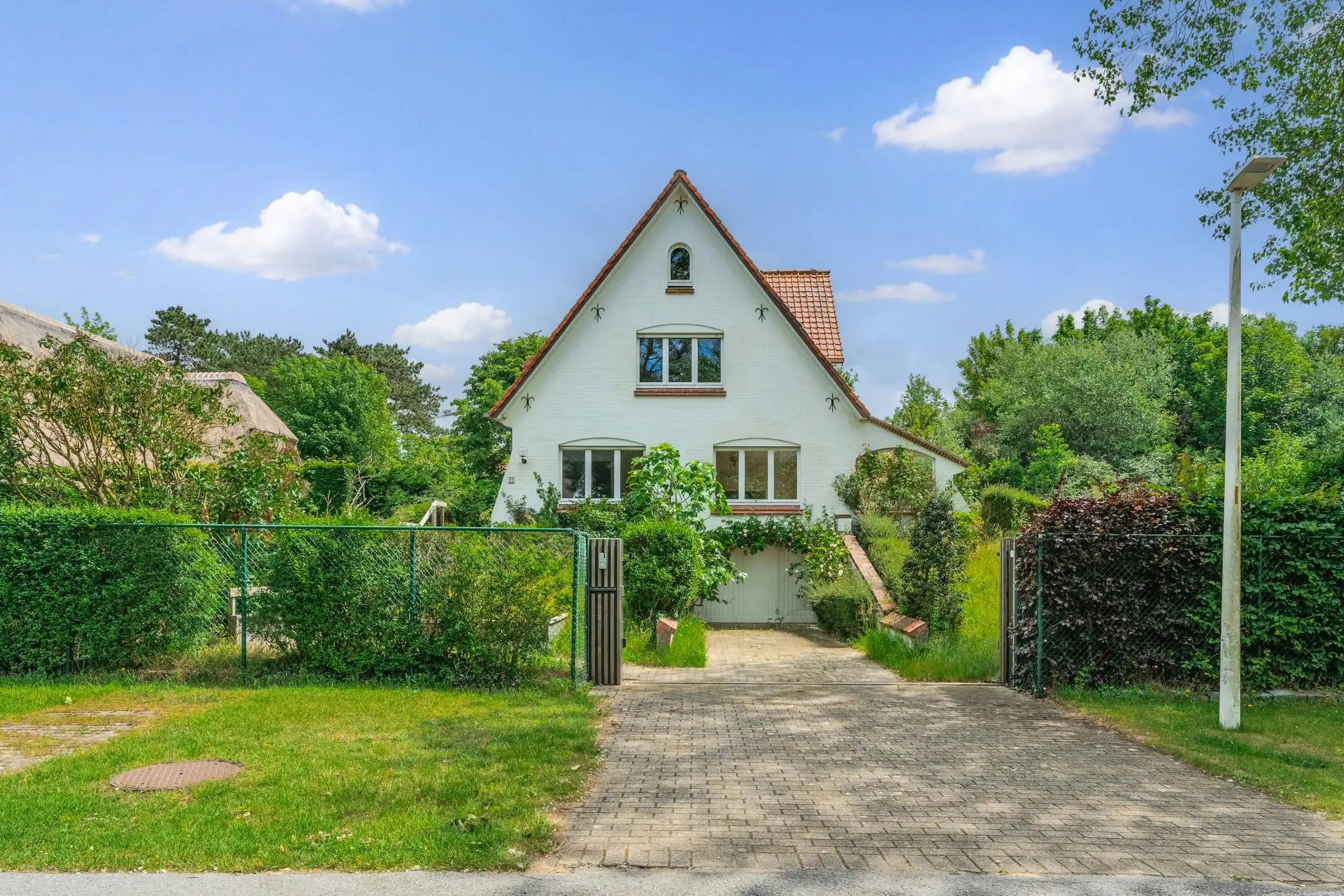 Hoofdfoto van de publicatie: Authentieke villa met 4 slaapkamers in de Simli te Nieuwpoort.