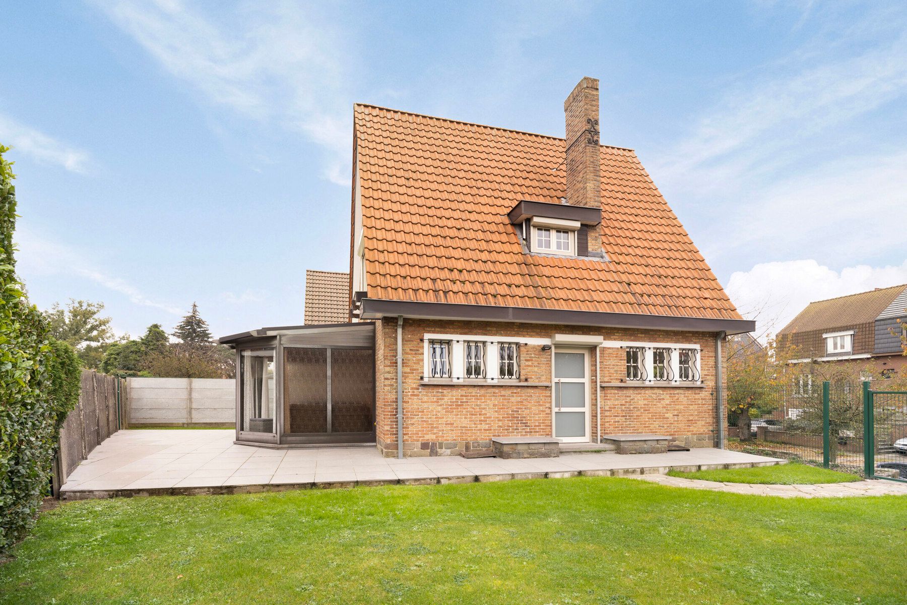 Goedgelegen, gerenoveerde villa met 2 kamers, garage & tuin! foto 32