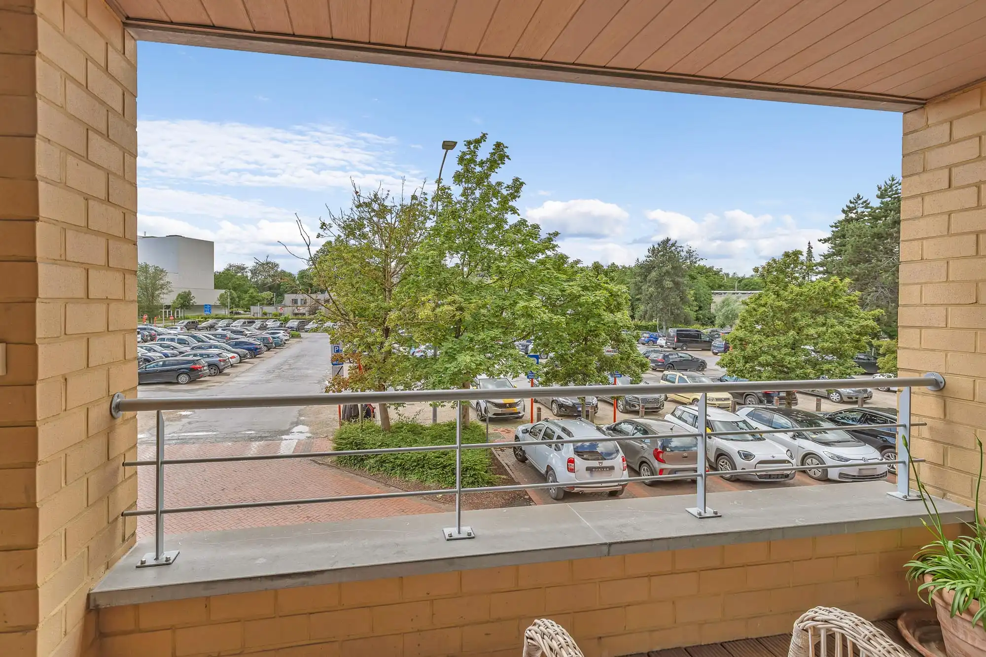 Ruim drieslaapkamerappartement, hart van Deinze te koop foto 3
