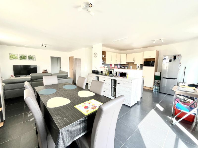 INSTAPKLAAR APPARTEMENT OP 1° VERDIEPING MET RUIM TERRAS foto 3