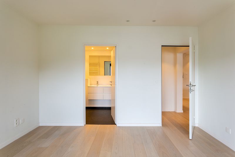 Ruim luxueus 2 slpk. appartement, groot terras, P, hartje Schilde! foto 14