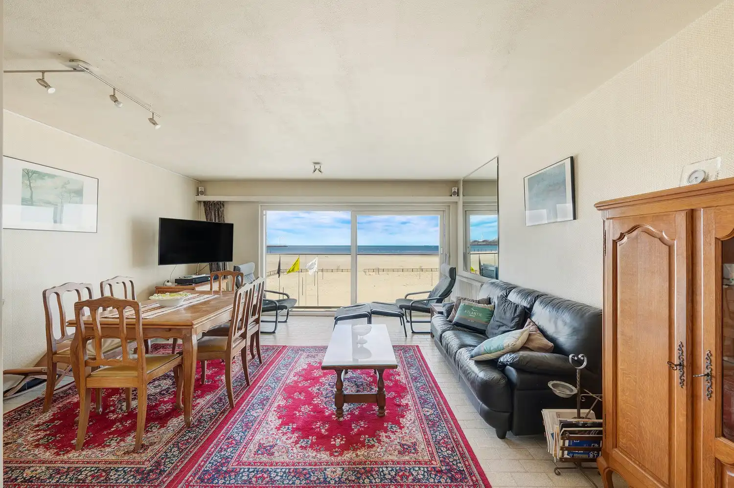 Appartement met frontaal zeezicht op toplocatie foto {{pictureIndex}}