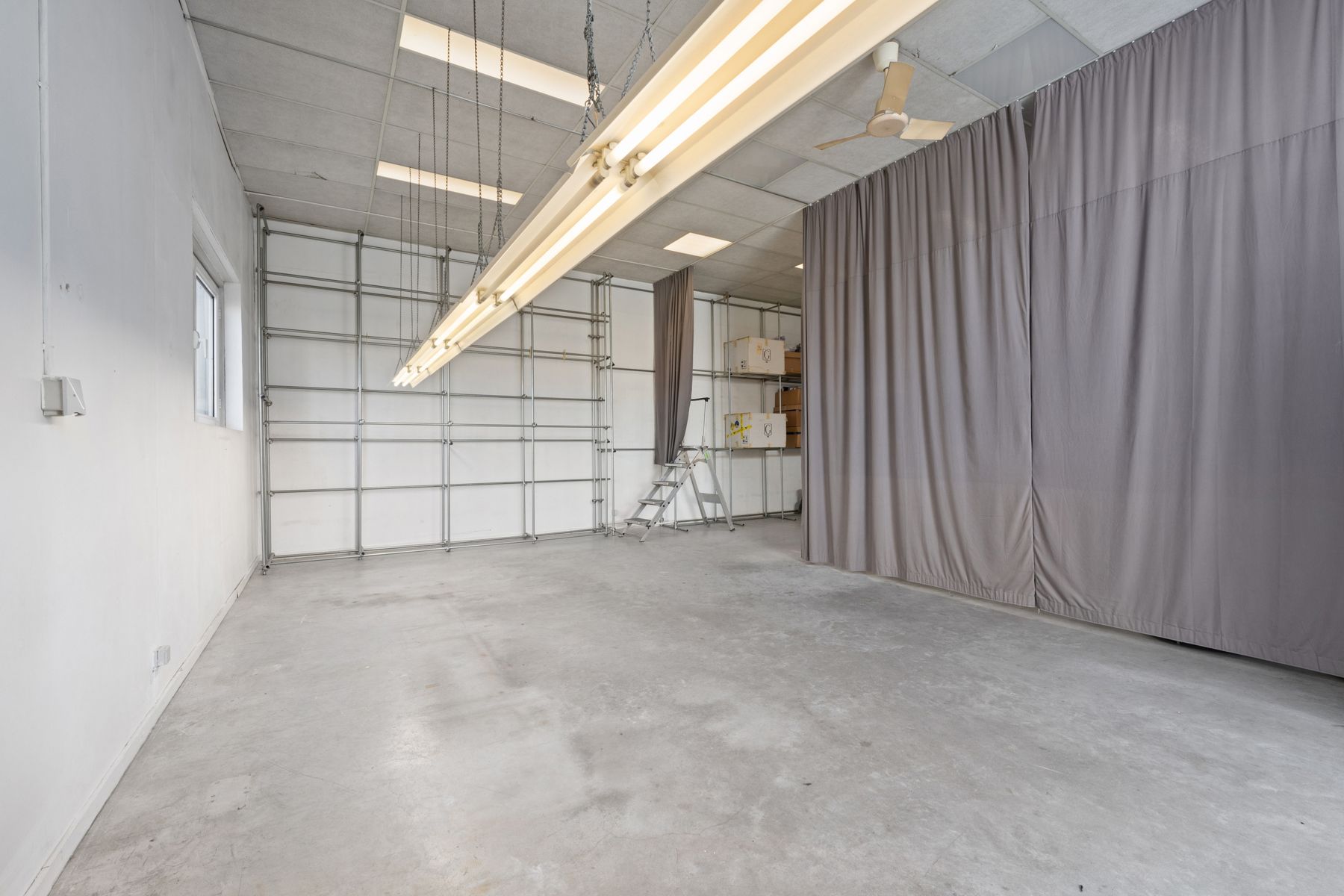 Commercieel gelegen handelspand op topligging te Roeselare foto 24