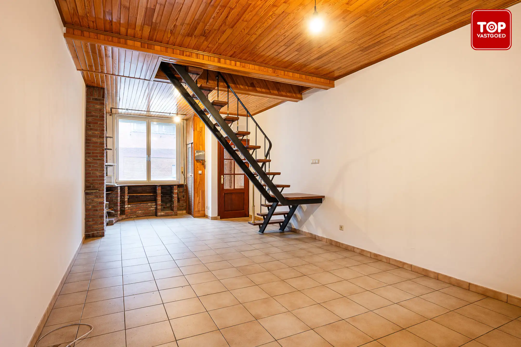 Te renoveren woning met 4 slaapkamers en leuke stadstuin. foto 6