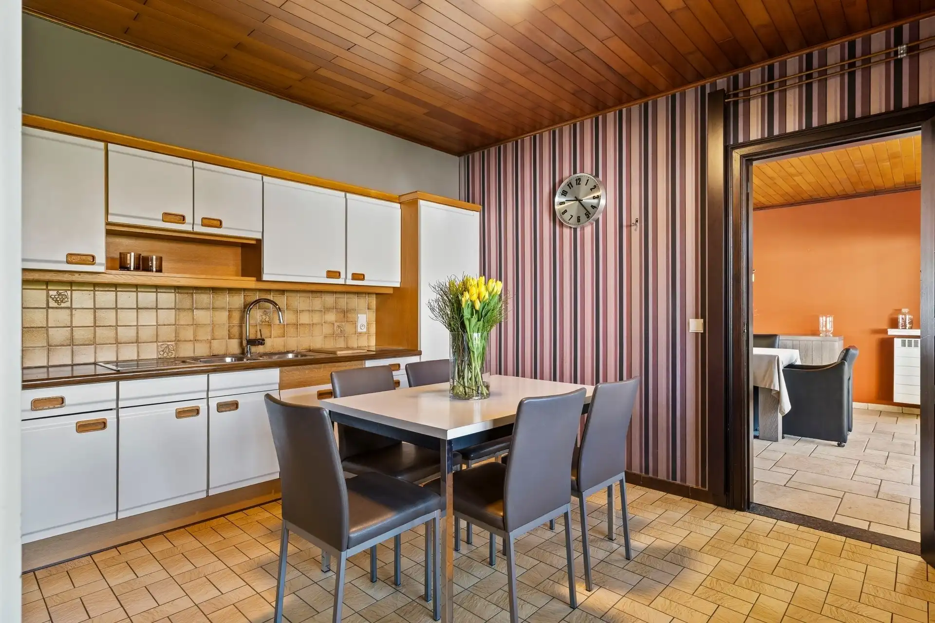 Zeer ruime bungalow met grote zolder, op een perceel van 520 m² met 2 garages, in een rustige straat nabij centrum Hamme foto 10