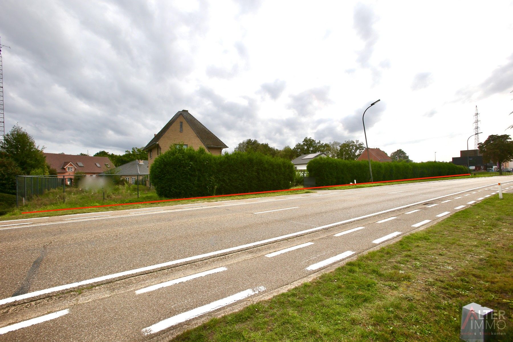 Grotendeels gerenoveerde woning met 3 slaapkamers, garage en grote carport op 13a 25ca. foto 27