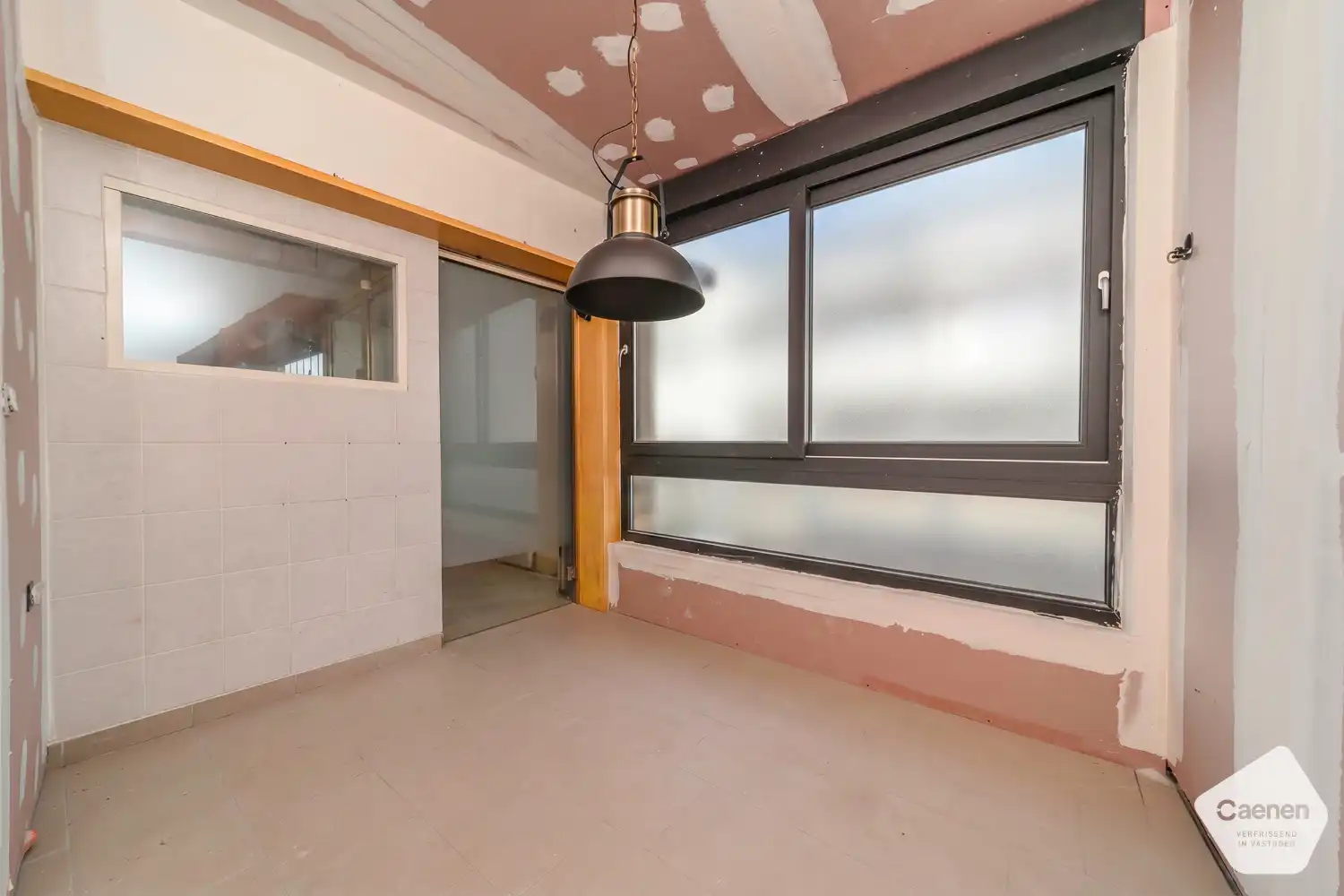 Te Koop – Handelszaak met Ruime Woning op Toplocatie aan de Belgisch-Franse Grens foto 5