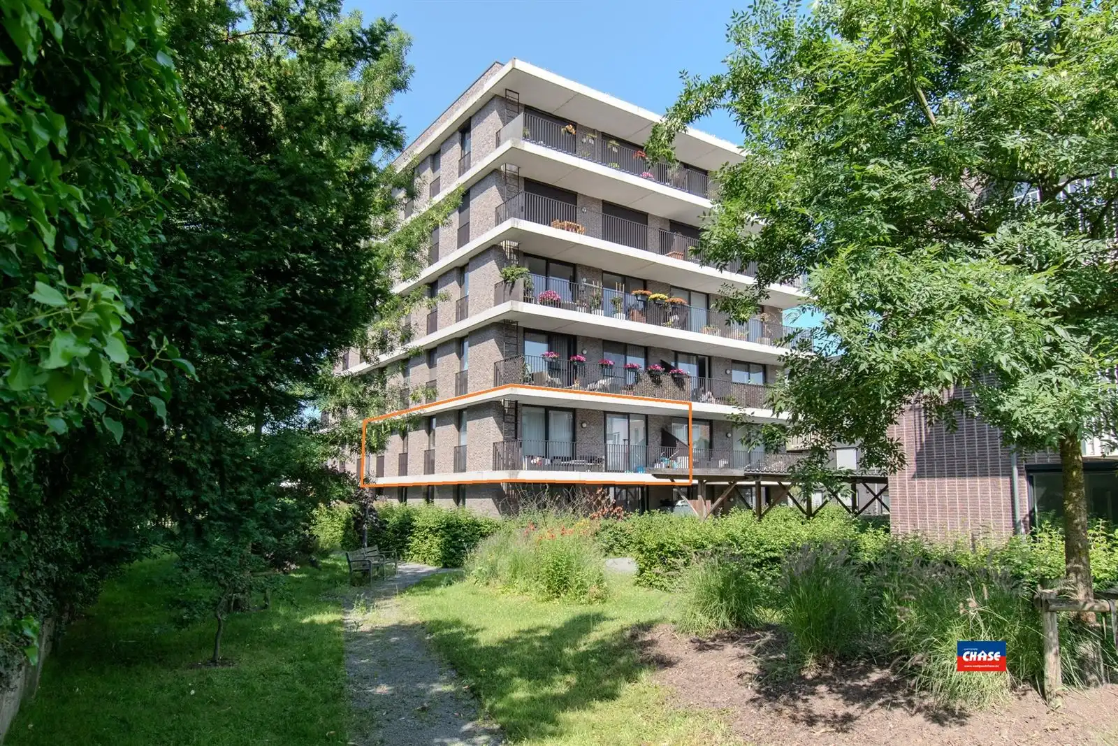 Knap nieuwbouwapp. met 2 slpks + autostpl foto {{pictureIndex}}