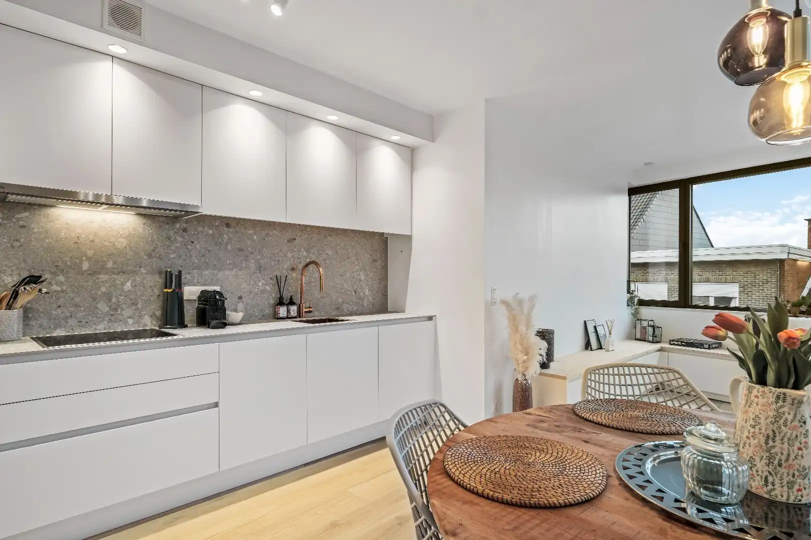 Instapklaar appartement met 2 slaapkamers en staanplaats in Ieper-centrum foto 6