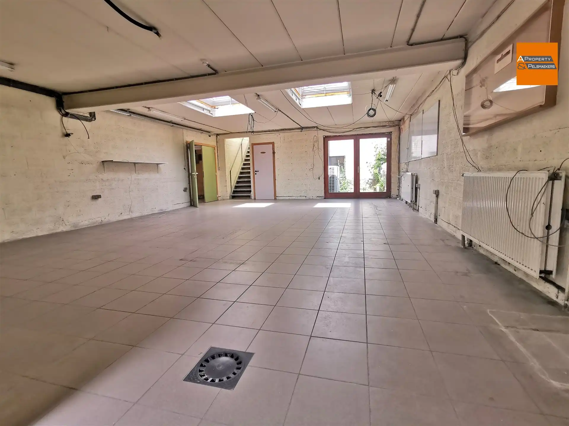 Bedrijfspand met verschillende mogelijkheden op uitstekende locatie foto 30