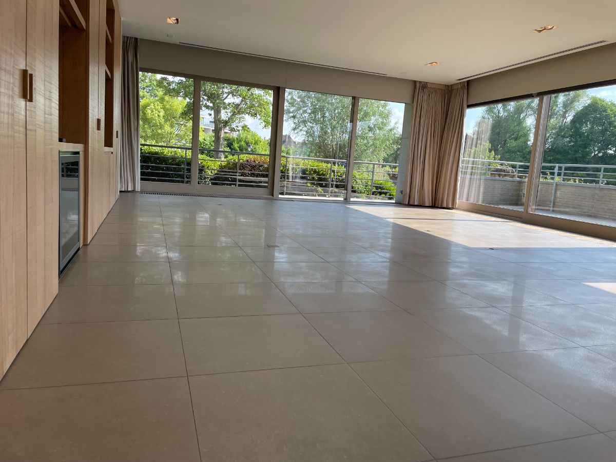 LUXE APPARTEMENT + zeer riant zongericht terras, dubbele garage & (wijn)kelder foto 20