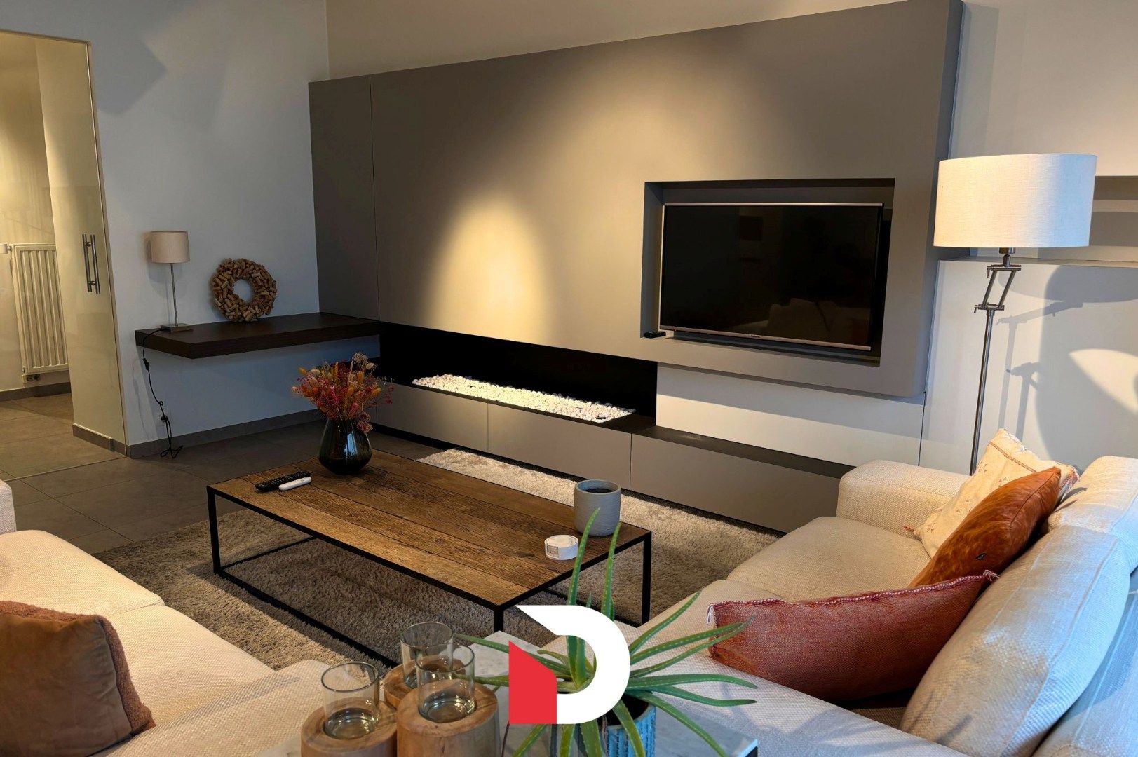 Uniek GEMEUBELD appartement met 2 slaapkamers en ruim terras foto 3