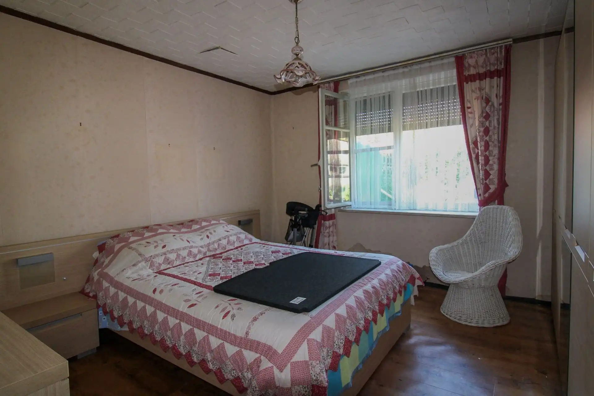 Te renoveren woning of interessante ontwikkelingsgrond in Opgrimbie! foto 8