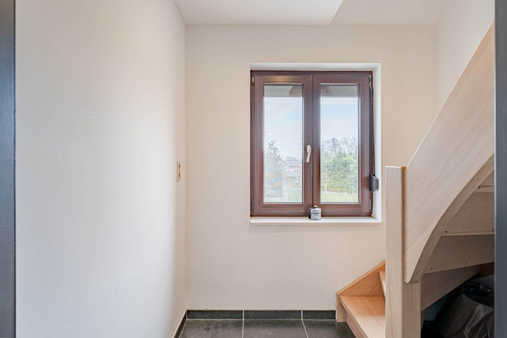 Gerenoveerde, goed onderhouden woning nabij het centrum van Bree mét een grote garage/werkplaats bereikbaar langs de Filterstraat aan de achterzijde van de woni foto 21