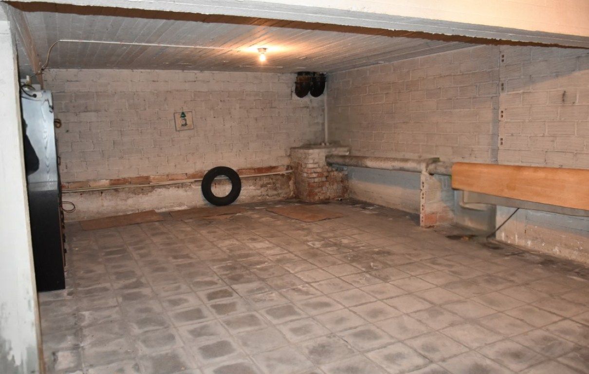 Afgesloten autobox, vlakbij Casinoplein foto 6