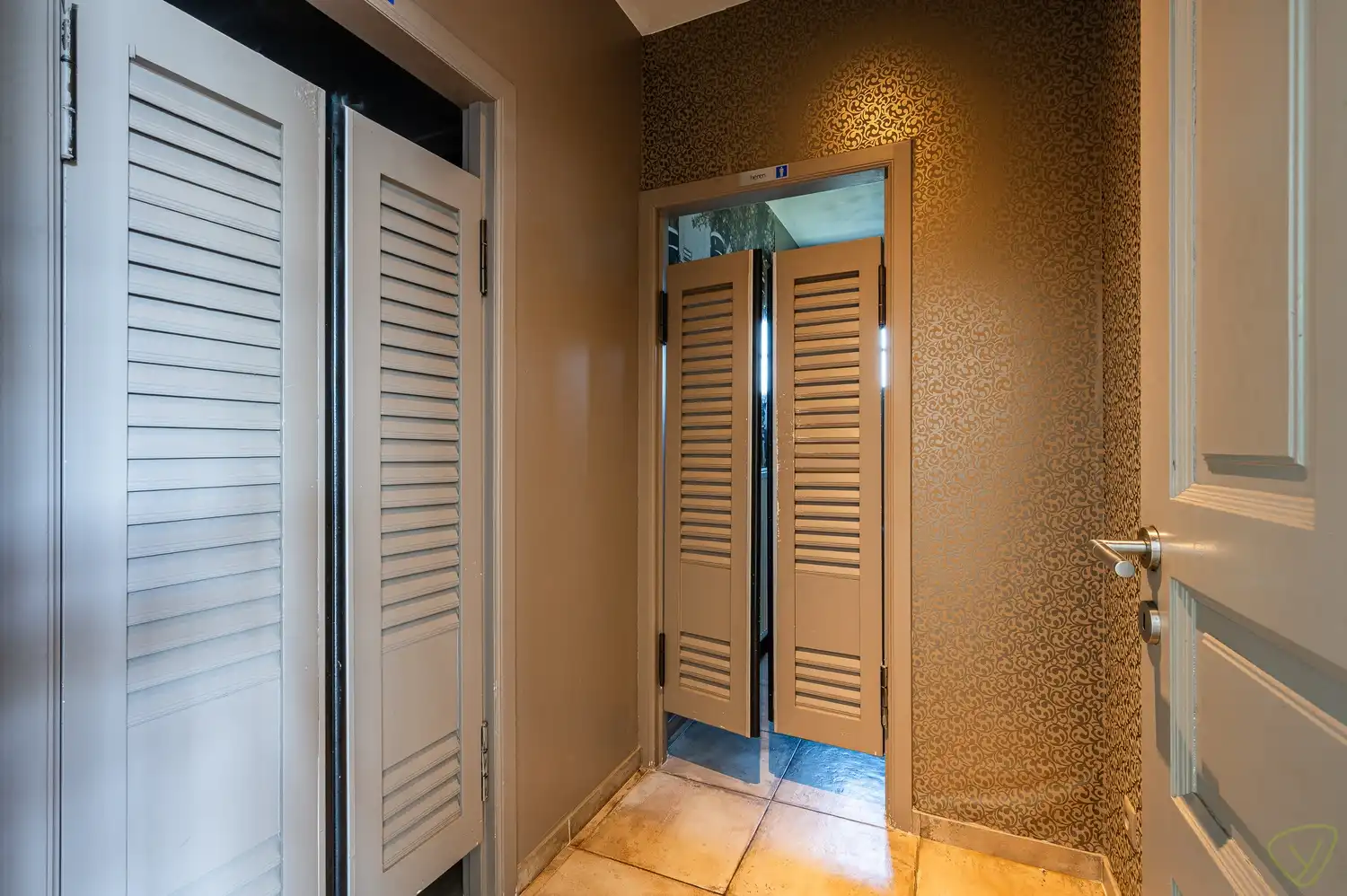 Veelzijdig handelspand met woonst op toplocatie in Lembeke foto 11