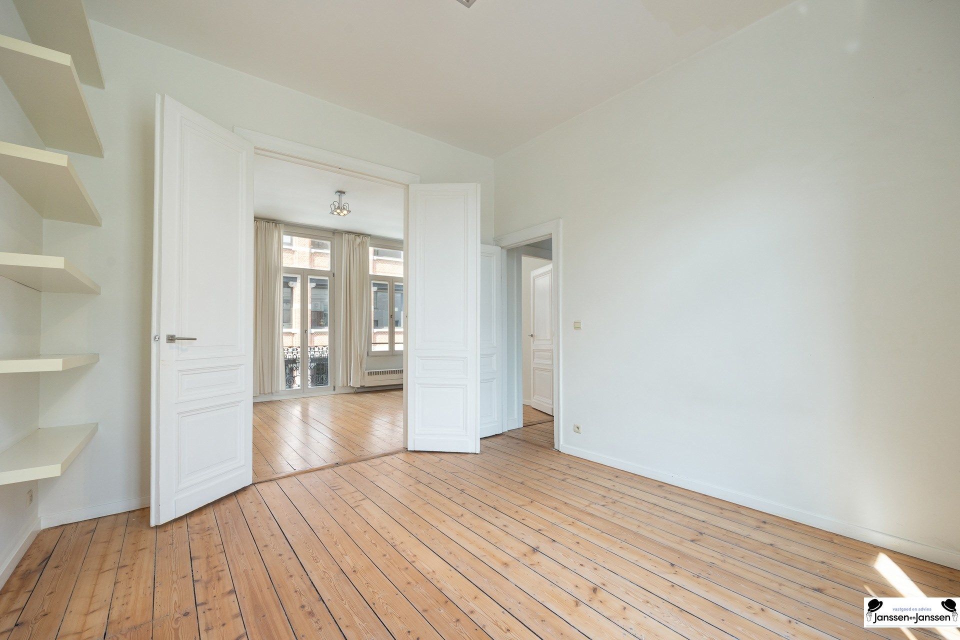 Gerenoveerd herenhuis met architecturale gevel  foto 19