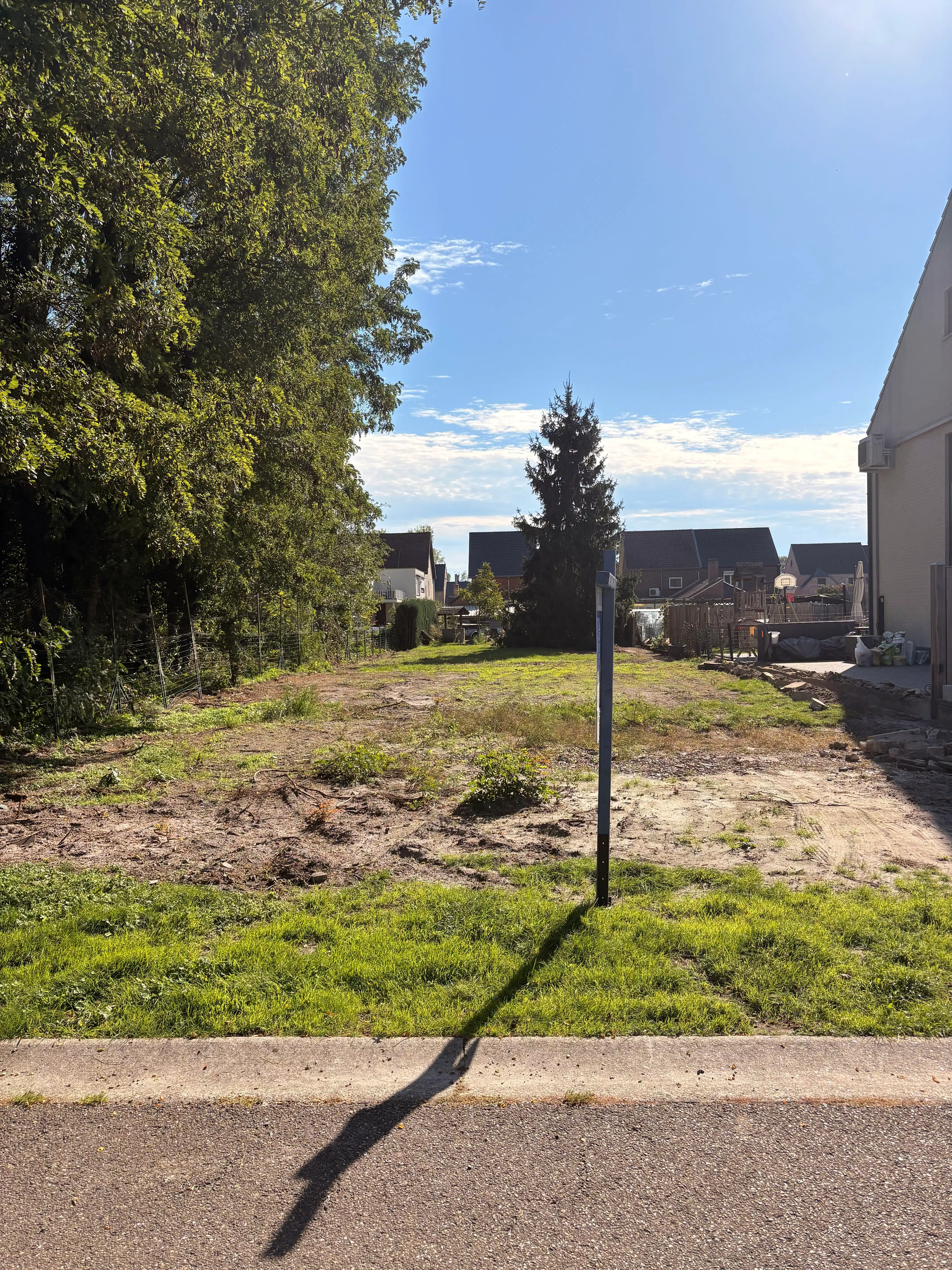Bouwgrond voor halfopen bebouwing in rustige straat te Neeroeteren foto 2