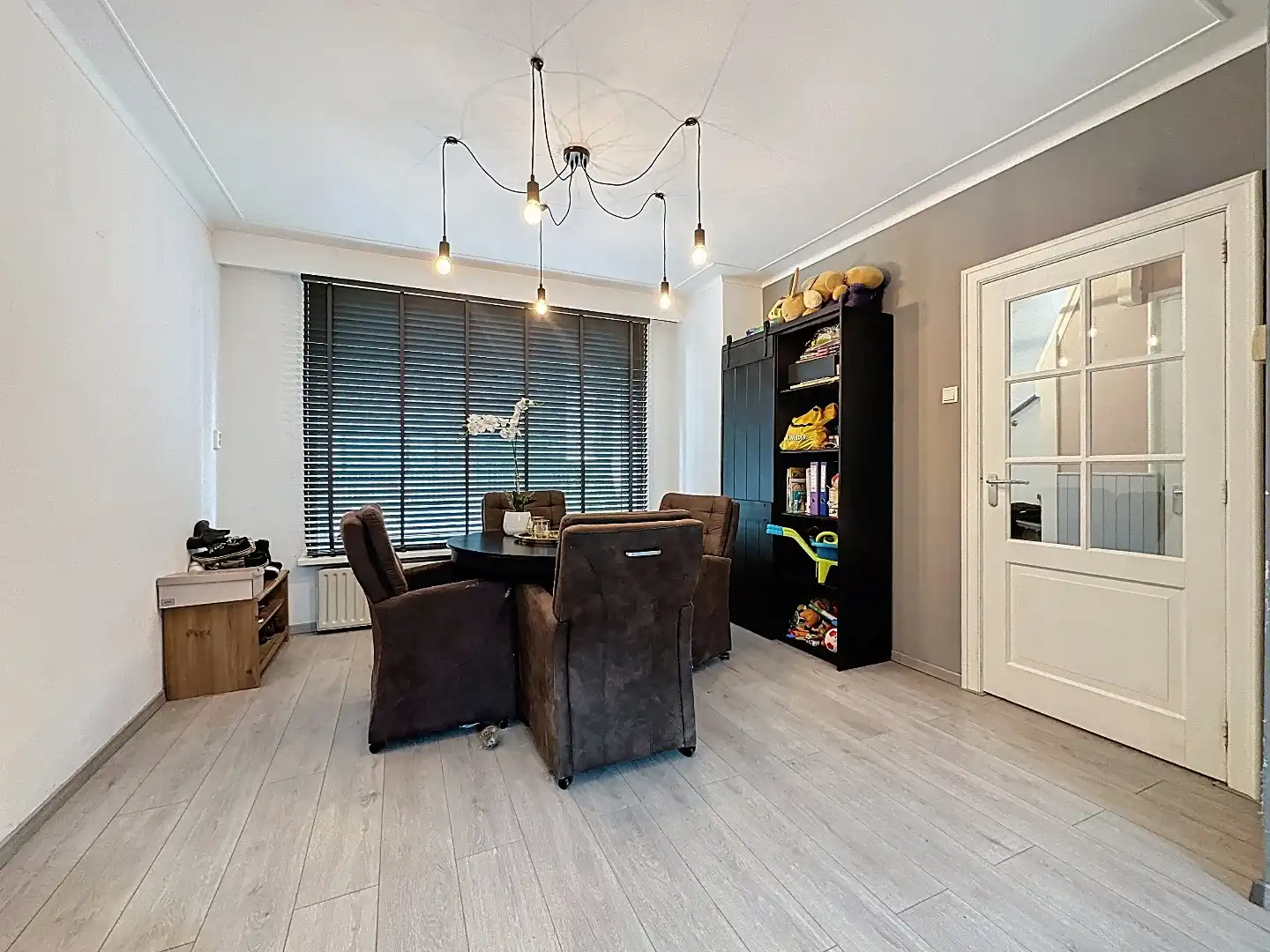 Gerenoveerde half vrijstaande woning met royale tuin en dubbele garage. foto 15