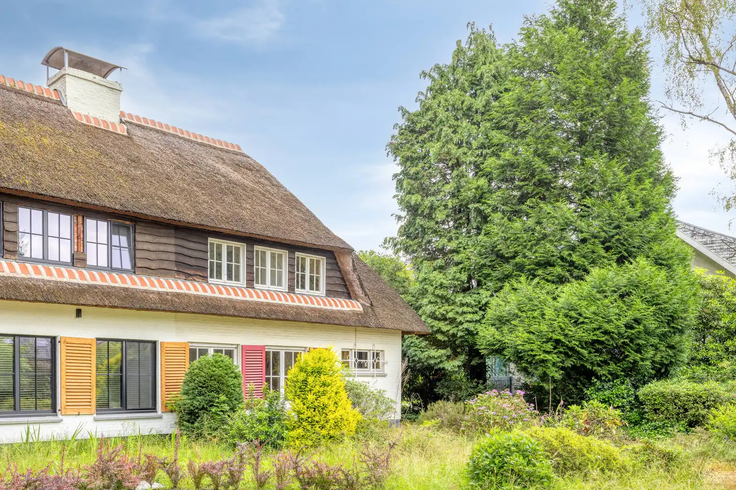 Charmante te renoveren cottagewoning met 3 slaapkamers en garage op 678m2! foto 3
