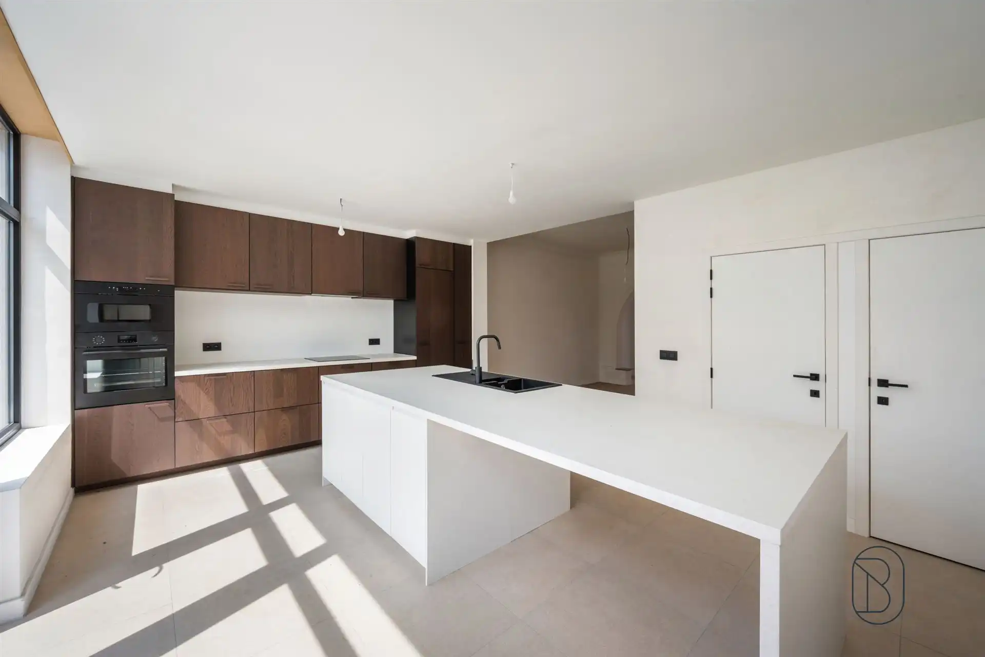 Tof gerenoveerde woning met mooie tuin, pal in het centrum! foto 6