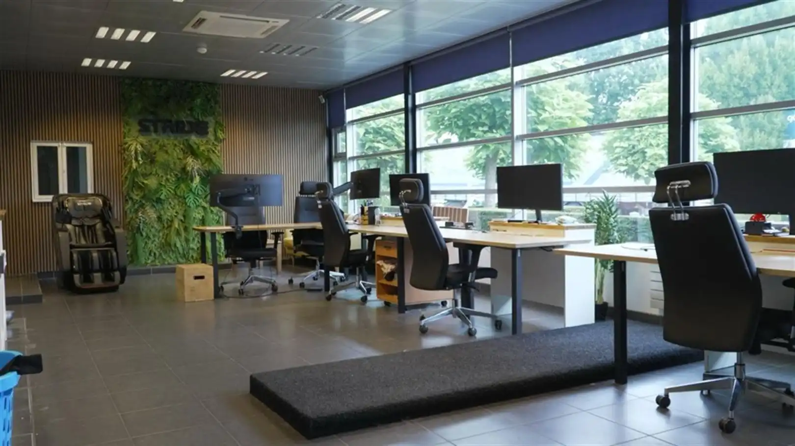 Magazijn met kantoren op toplocatie in Zwijnaarde foto 27