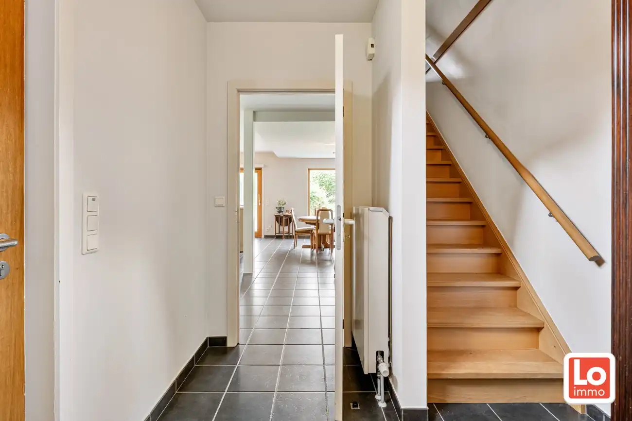 Instap klare open woning met inpandige garage en zonnige tuin op een toplocatie nabij het centrum van Lochristi! foto 4