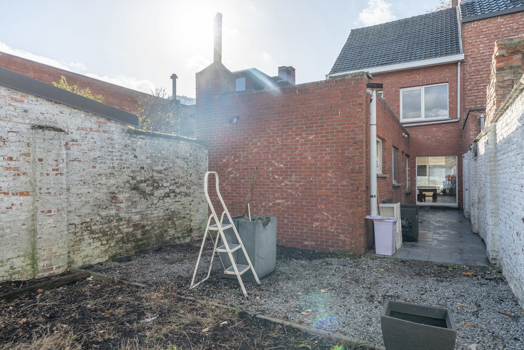 Op te frissen woning met 3 slaapkamers en gezellige tuin. foto 22