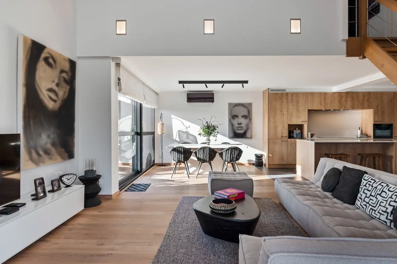 Uniek duplex appartement met 3 slaapkamers op gunstige locatie in Kontich foto {{pictureIndex}}