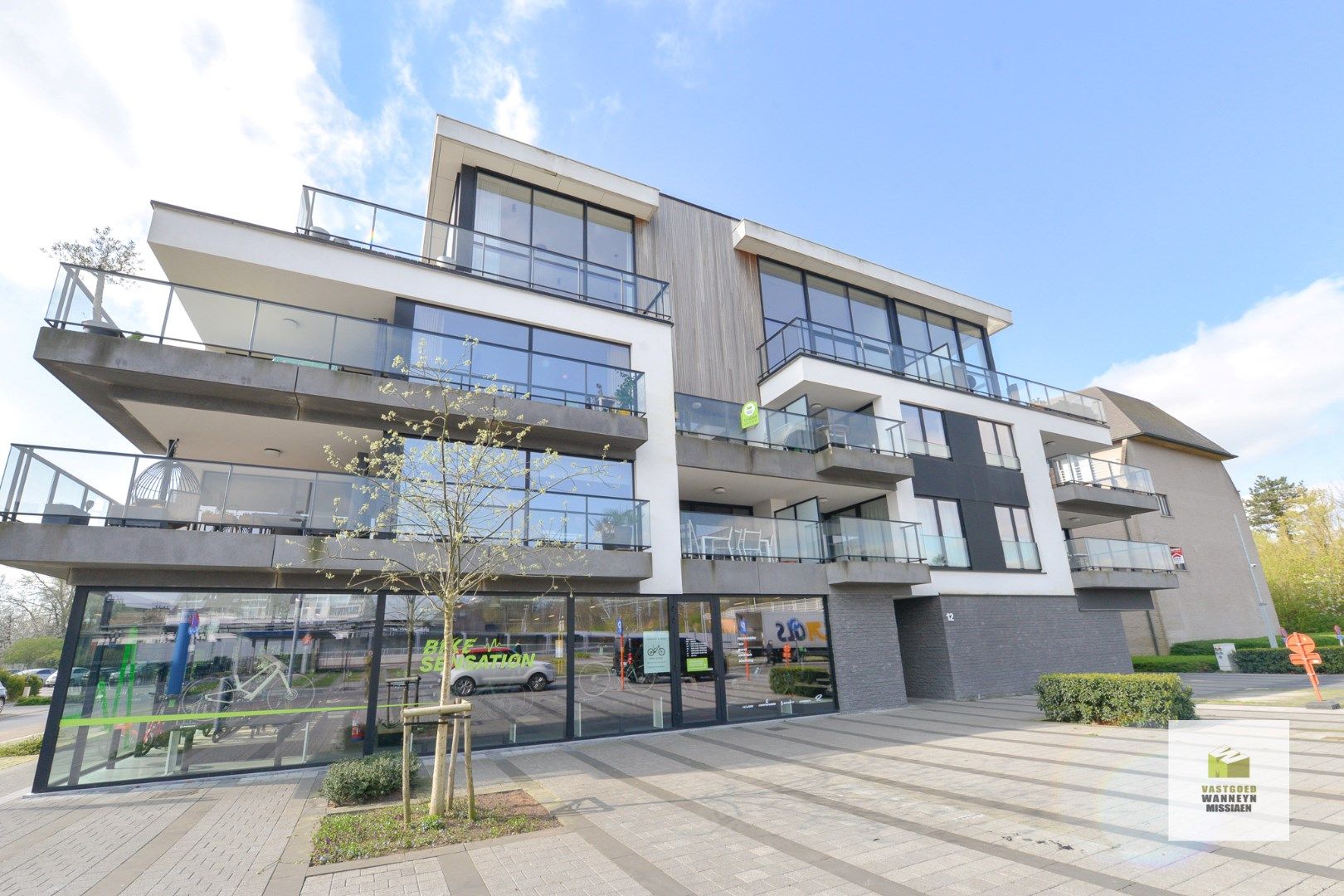 Energiezuinig appartement met 2 slpk en ruim terras op het Stationsplein foto {{pictureIndex}}