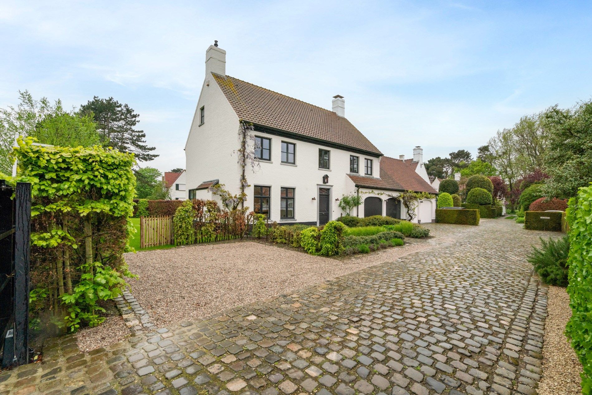 Prachtig gerenoveerde villa gelegen op een unieke locatie in het Zoute. foto 27