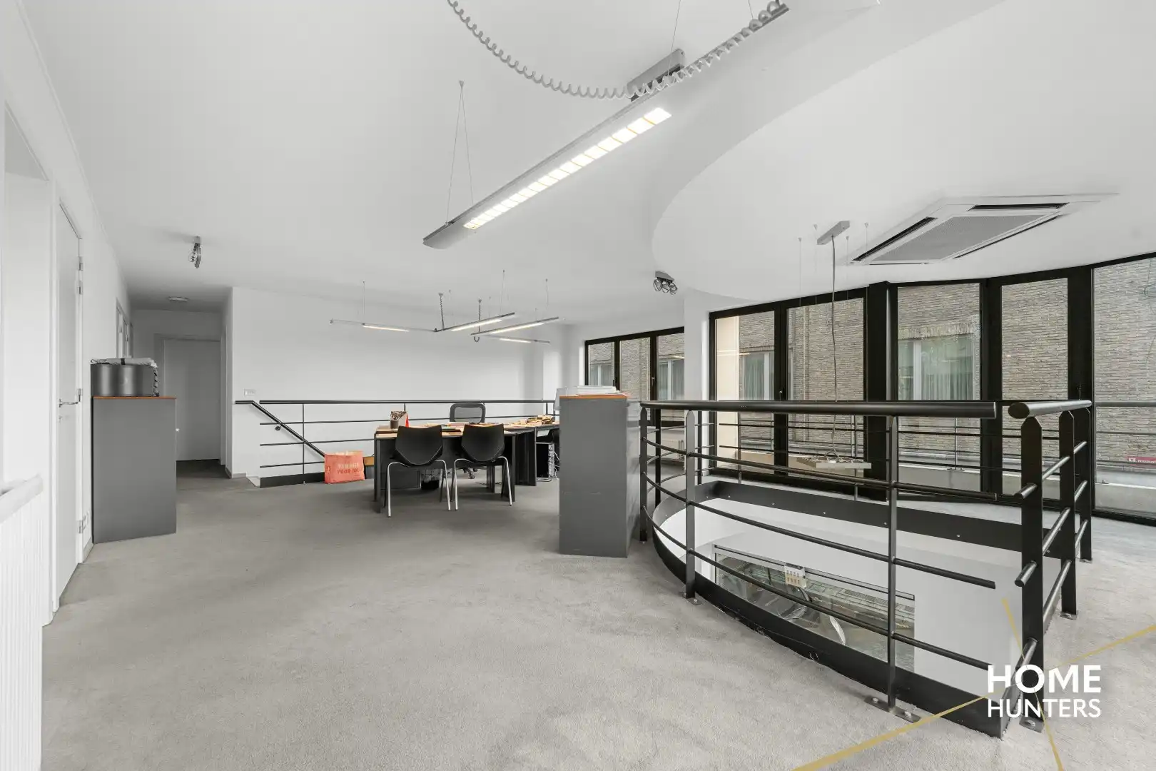 Kantoorruimte bestaande uit twee verdiepingen op het Colaertplein te Ieper foto 8