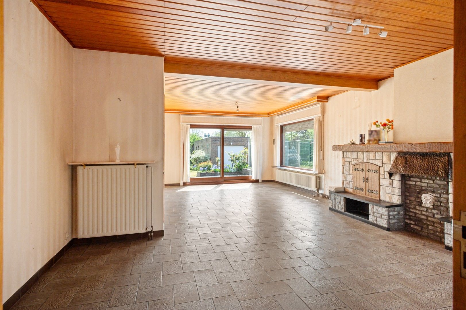 Vrijstaande villa met een grote zonnige tuin in Brasschaat foto 4