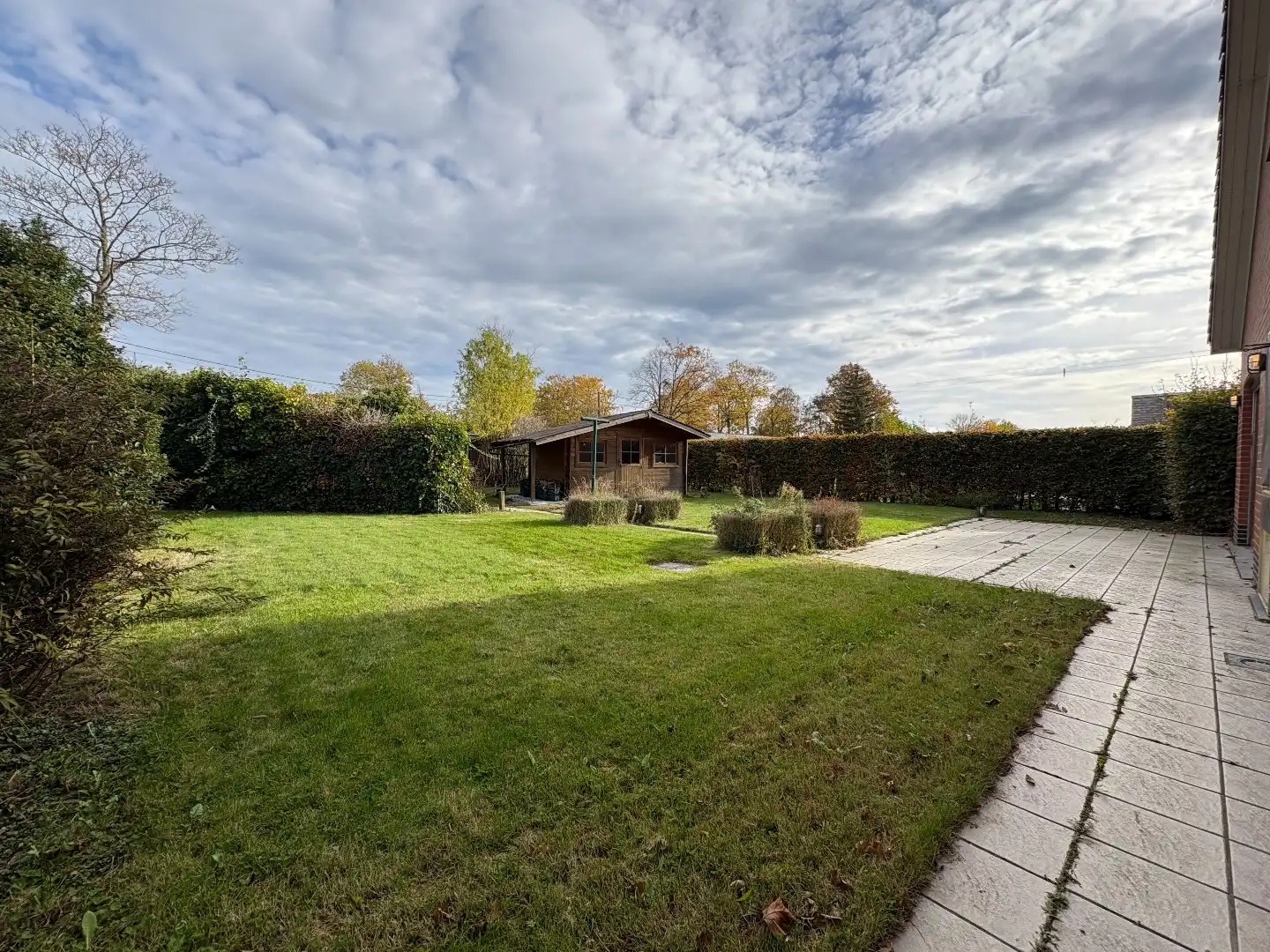 Ruime en goed onderhouden bungalow met zonnige tuin– Elverdinge dorpskern. Opp: 884m². foto 22