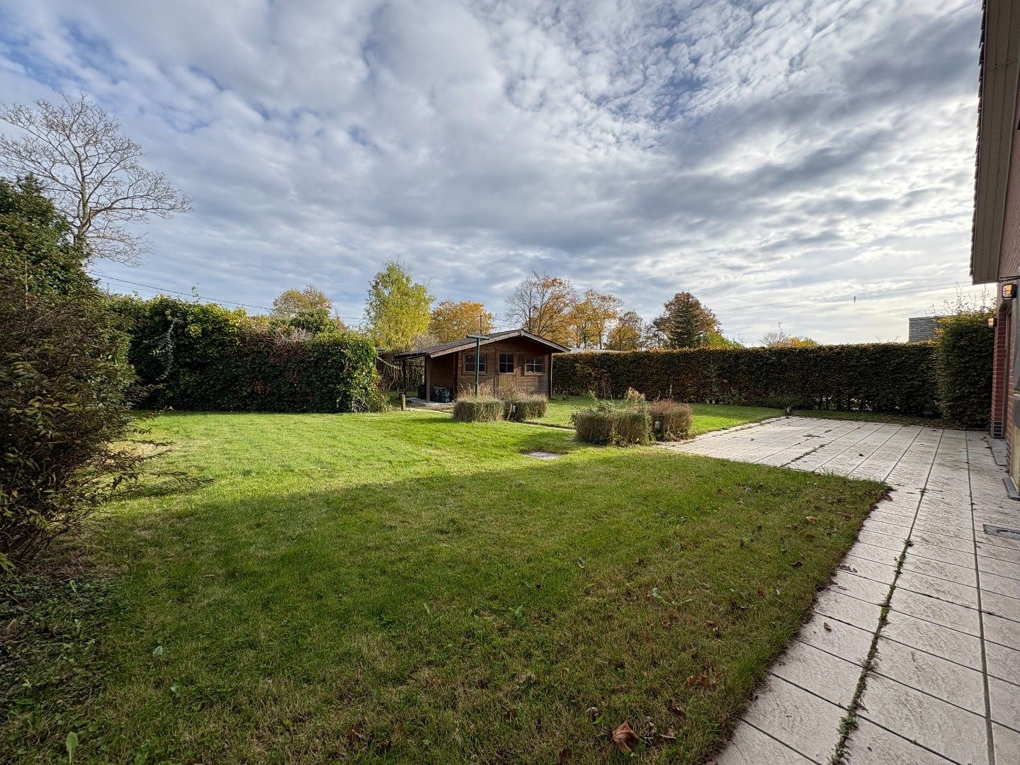 Ruime en goed onderhouden bungalow met zonnige tuin– Elverdinge dorpskern. Opp: 884m². foto 22