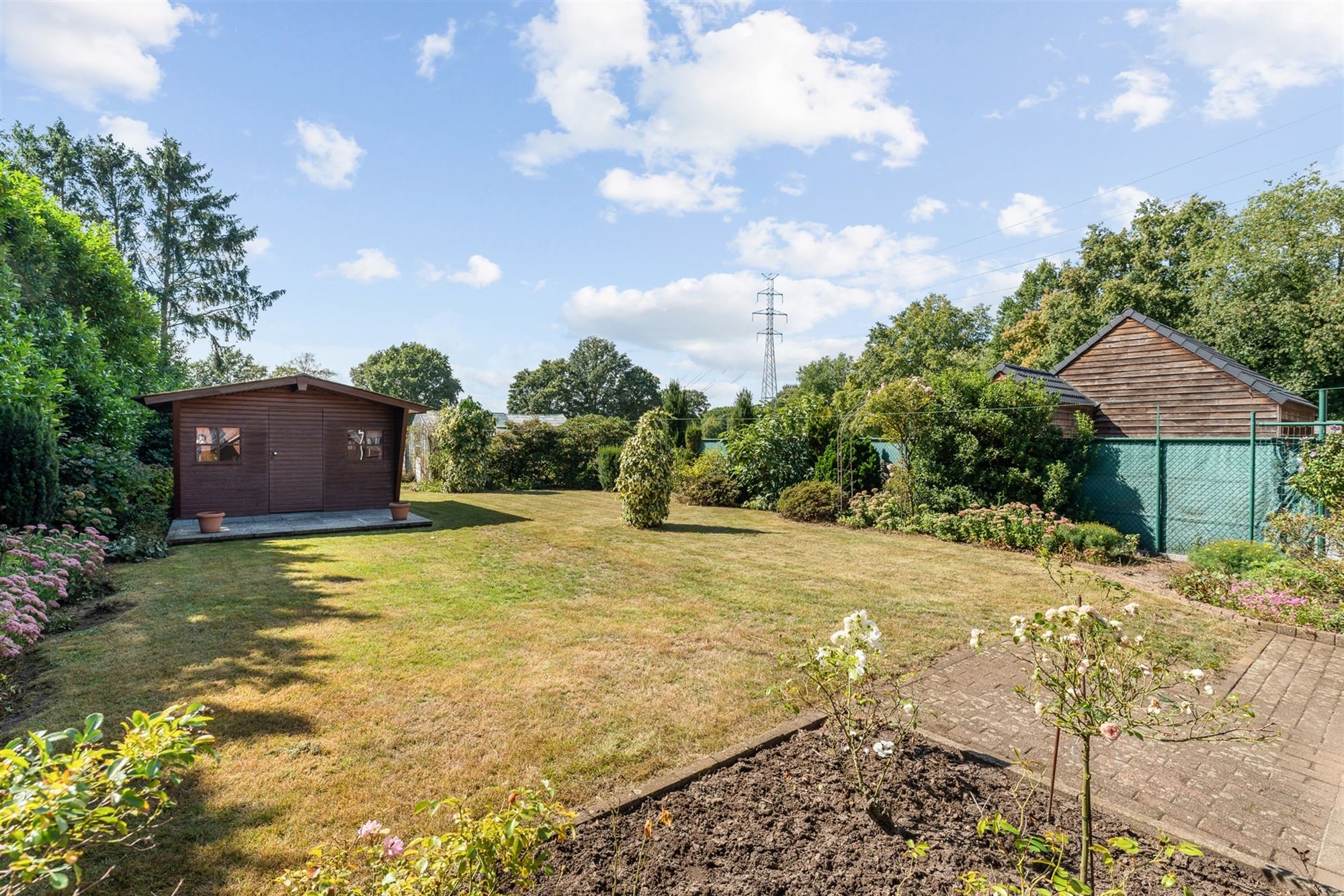OP TE FRISSEN WONING MET 3 SLAAPKAMERS, SUPER RUSTIG GELEGEN OP EEN PERCEEL VAN 10A TEMIDDEN VAN HET GROEN TE HAM foto 2