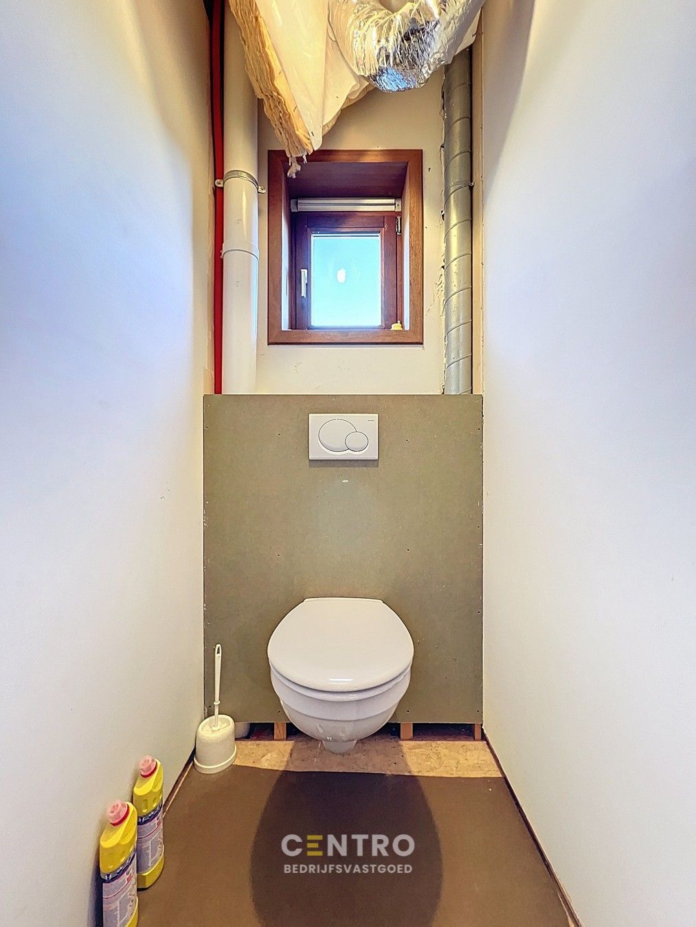 Zeldzame opportuniteit: LOODS/ATELIER 516 m² + ruime ALLEENSTAANDE woning 250 m² op rustig bedrijventerrein vlakbij Roeselare (EPC: A) ! foto 31