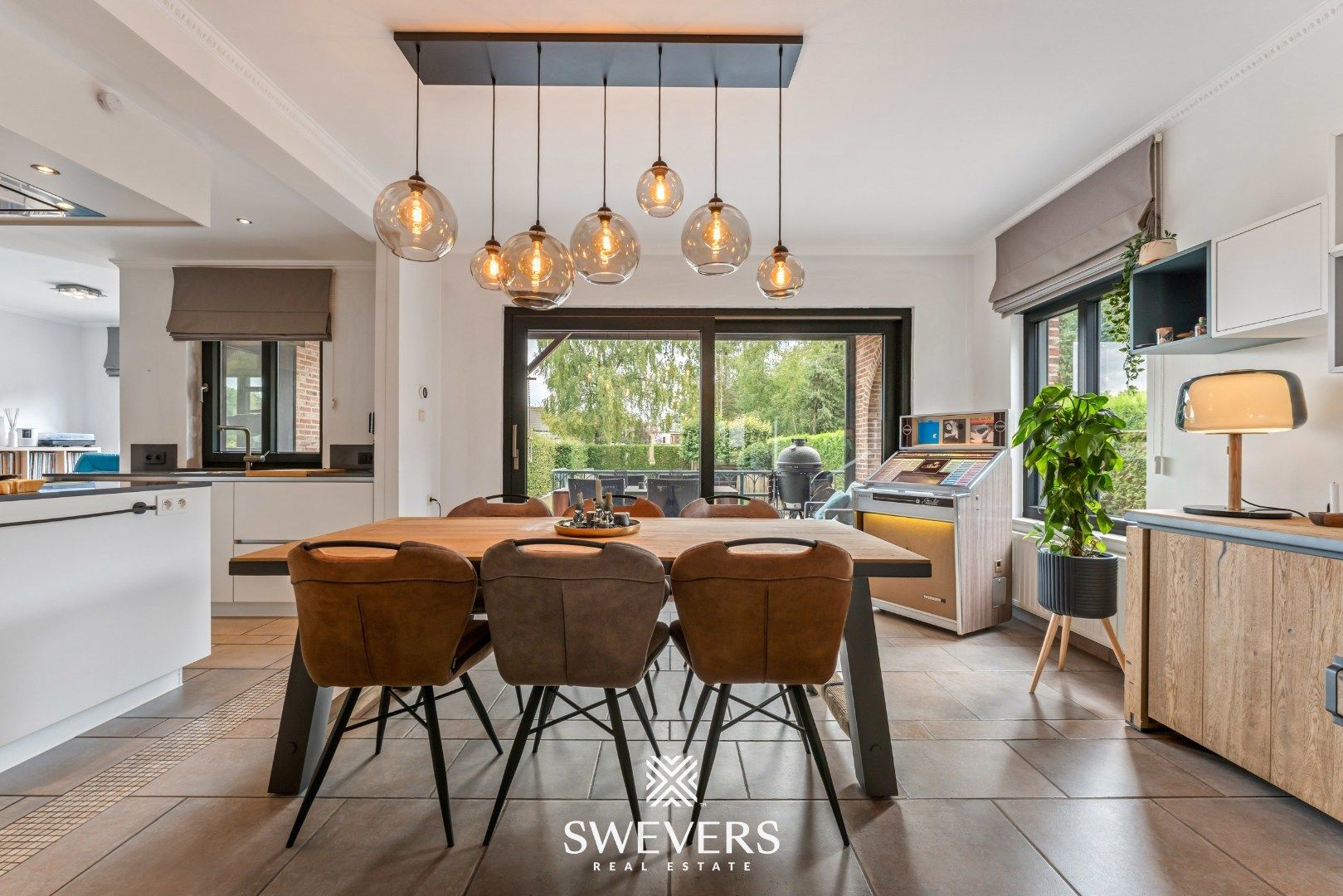 Landelijke vrijstaande woning met ruime slaapkamers, zonnig terras en tuin foto 7