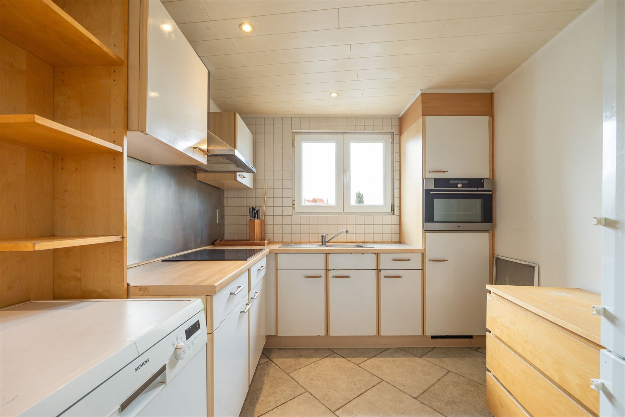 Woning met garage/ruime opslagplaats foto 4