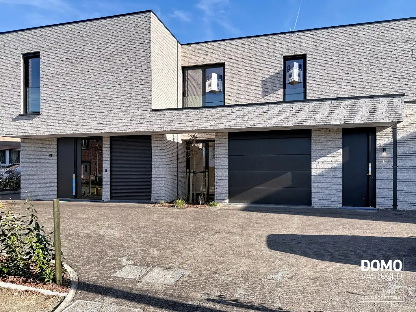 HOOGWAARDIG AFGEWERKT APPARTEMENT VAN 122,50 M² MET 2 SLAAPKAMERS, RUIM TERRAS EN PARKEERPLAATS TE CENTRUM TUILT foto 3