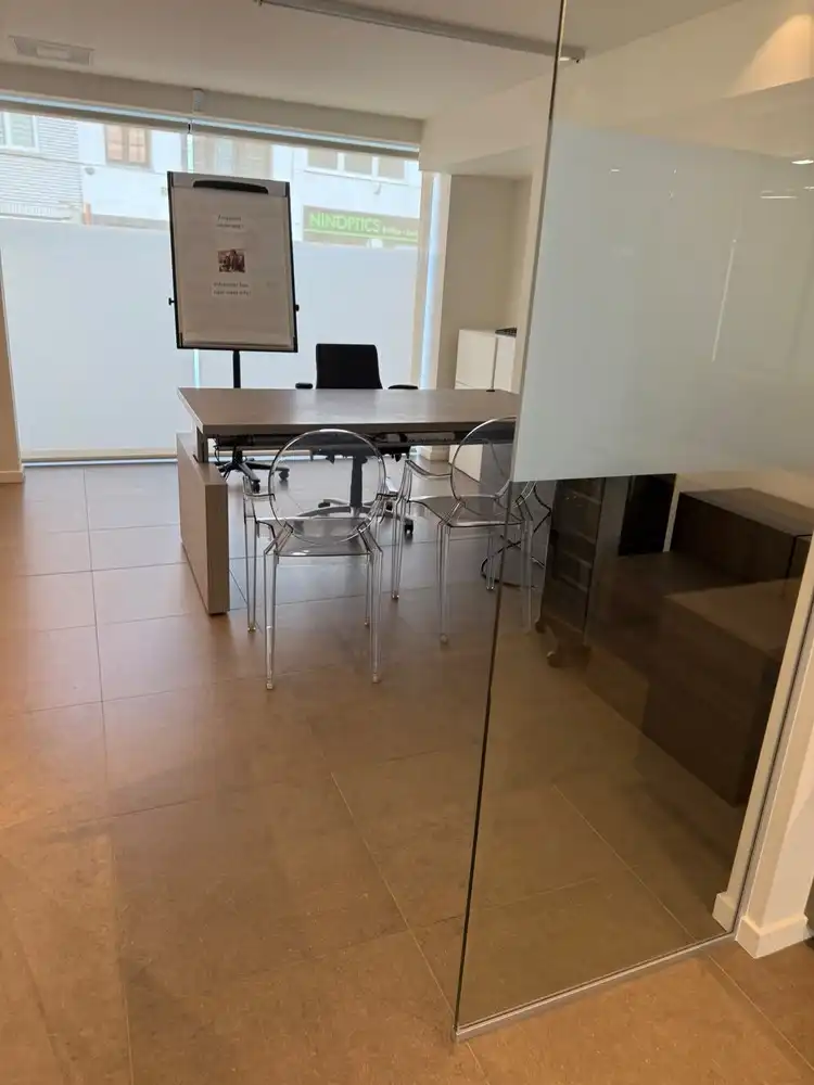 Instapklaar en strategisch gelegen kantoor-/praktijkpand (170 m²) met 6 autostaanplaatsen op toplocatie in Ninove foto 10