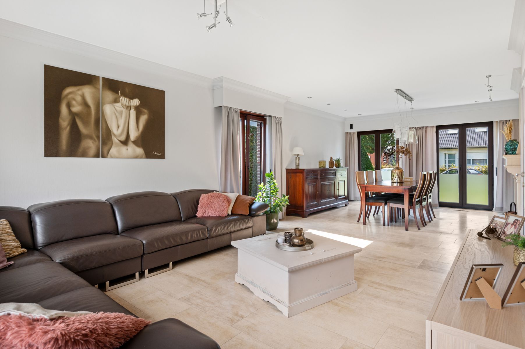 Vrijstaande, instapklare woning met verwarmd zwembad foto 5