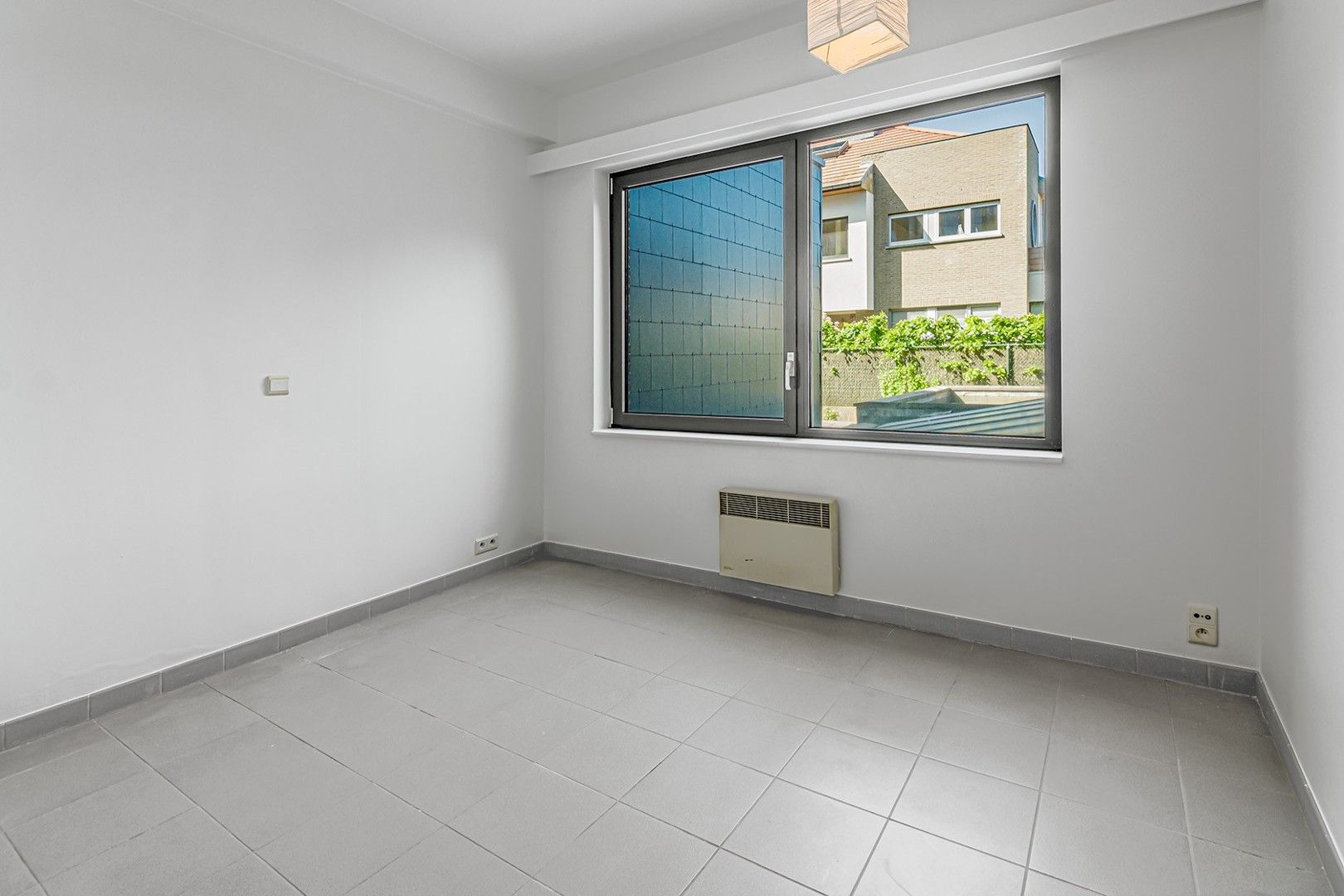 Handelspand met achterliggend appartement te huur foto 13