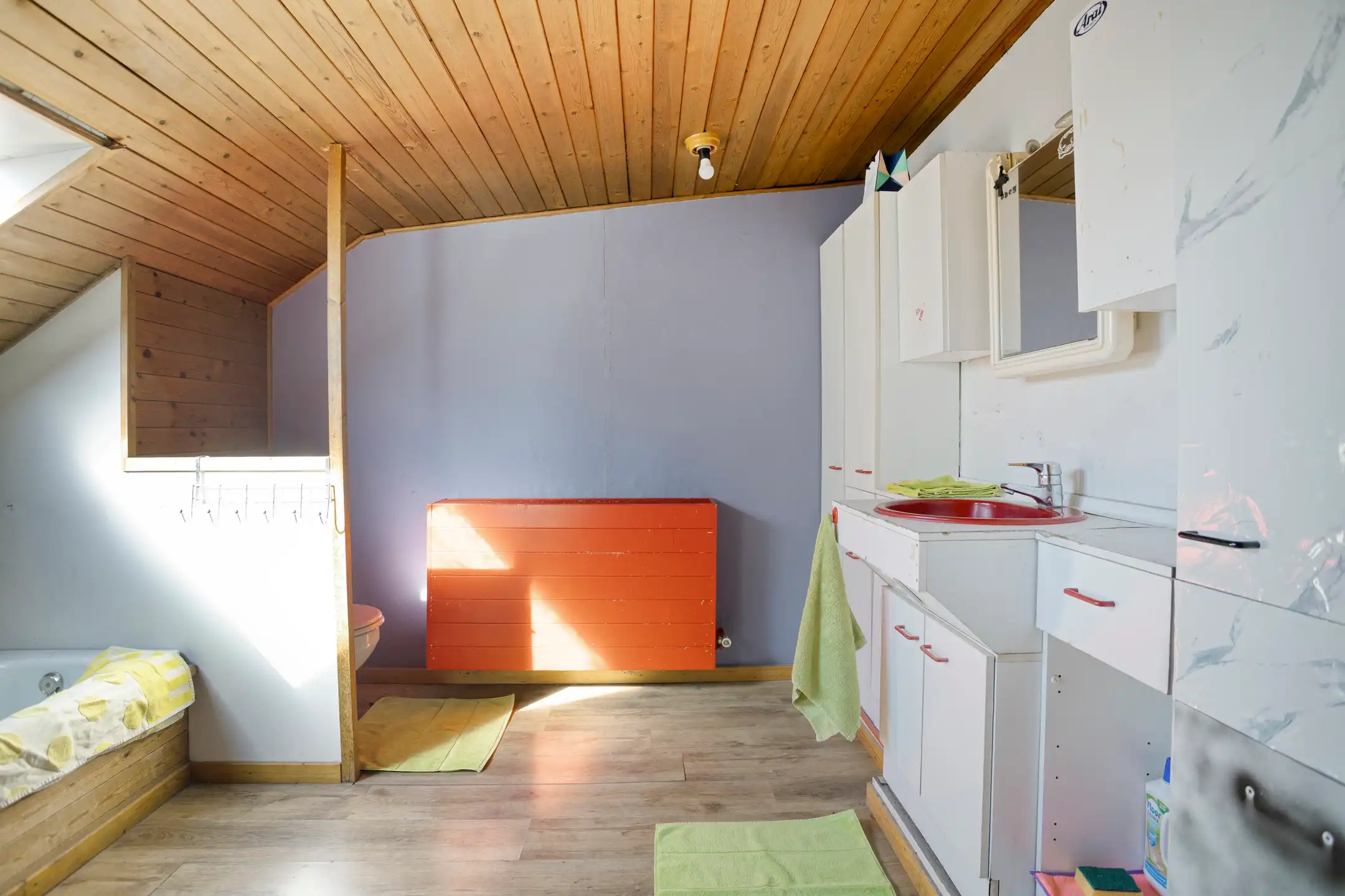 Te renoveren vrijstaande woning met veel potentieel foto 16