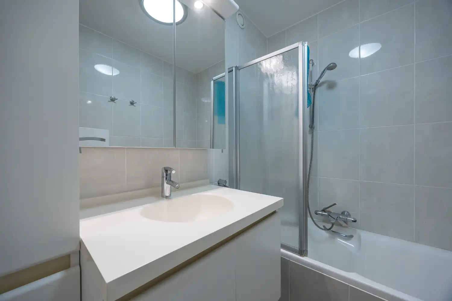 Ruim 2-slaapkamer appartement met zijdelings zeezicht foto 9