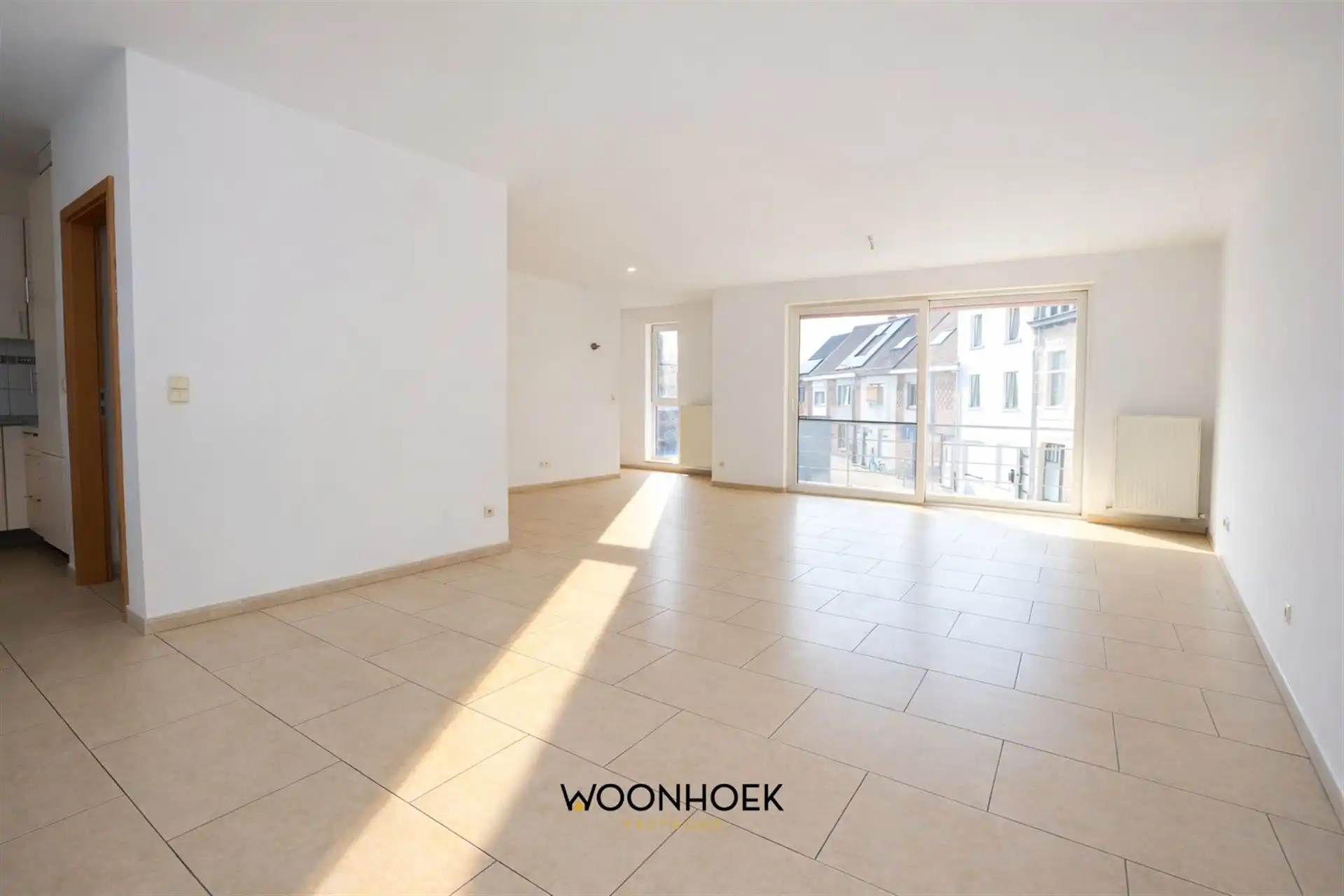 Ruim triplexappartement met garage op centrale ligging. foto {{pictureIndex}}