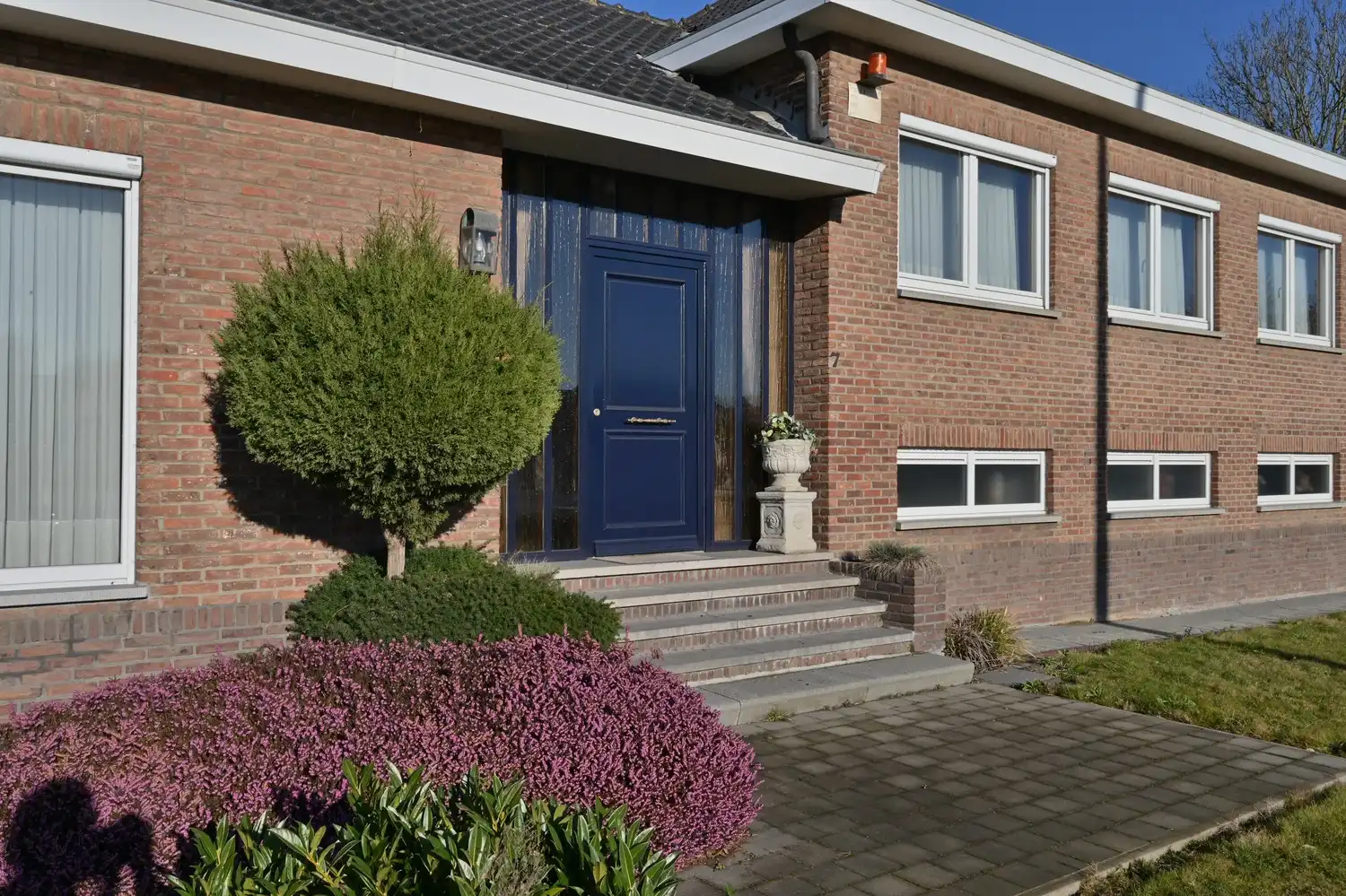 Veelzijdige eigendom op strategische locatie nabij Maastricht foto 4