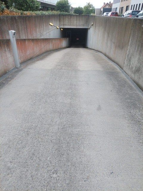Overdekte parkeerplaats foto 5
