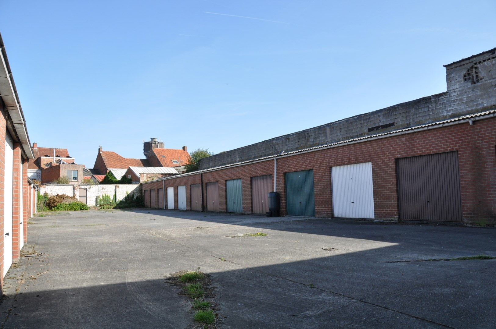 Ruime garagebox  foto {{pictureIndex}}
