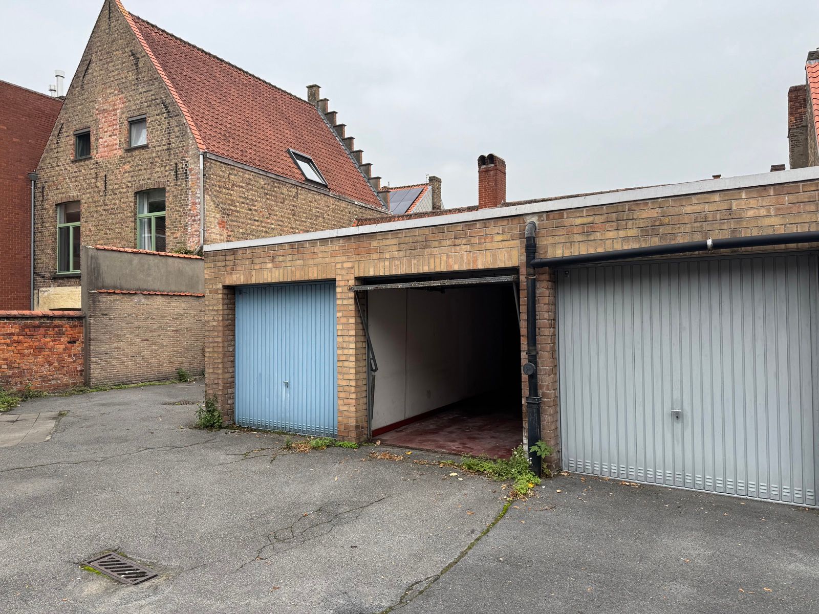 Garagebox in het centrum van Brugge foto {{pictureIndex}}